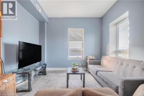86 Birge Street, Hamilton, ON - Indoor Photo Showing Living Room