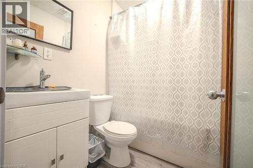 86 Birge Street, Hamilton, ON - Indoor Photo Showing Bathroom