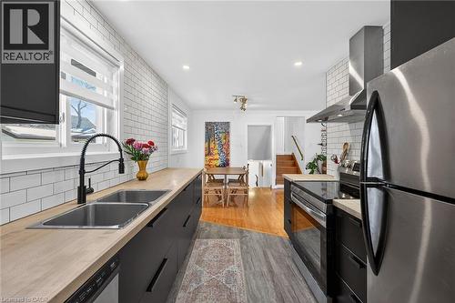 280 Thayer Avenue, Hamilton, ON - Indoor Photo Showing Kitchen With Double Sink