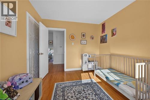 280 Thayer Avenue, Hamilton, ON - Indoor Photo Showing Bedroom