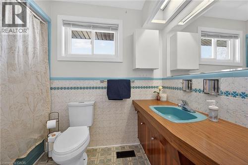 280 Thayer Avenue, Hamilton, ON - Indoor Photo Showing Bathroom