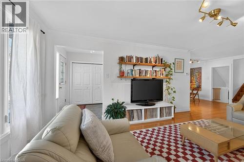 280 Thayer Avenue, Hamilton, ON - Indoor Photo Showing Living Room