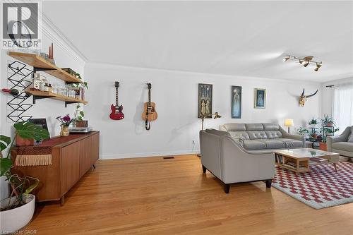 280 Thayer Avenue, Hamilton, ON - Indoor Photo Showing Living Room
