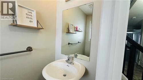 96 Eliza Avenue, Kitchener, ON - Indoor Photo Showing Bathroom