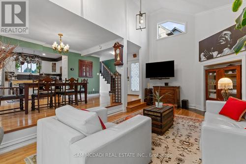 7 Pierpont Place, Mississauga, ON - Indoor Photo Showing Living Room