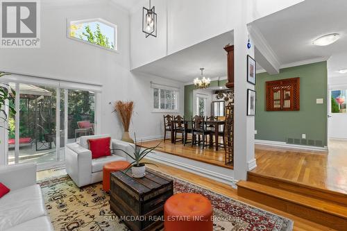 7 Pierpont Place, Mississauga, ON - Indoor Photo Showing Living Room