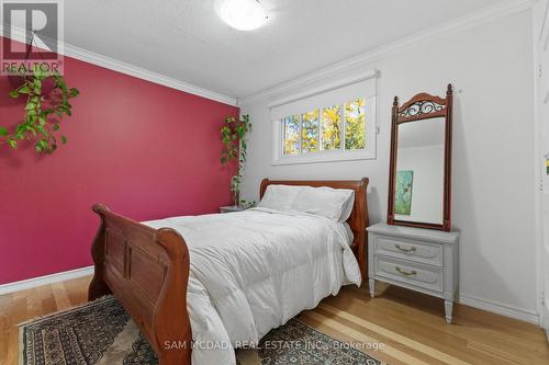 7 Pierpont Place, Mississauga, ON - Indoor Photo Showing Bedroom