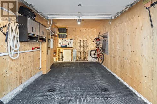 7 Pierpont Place, Mississauga, ON - Indoor Photo Showing Garage