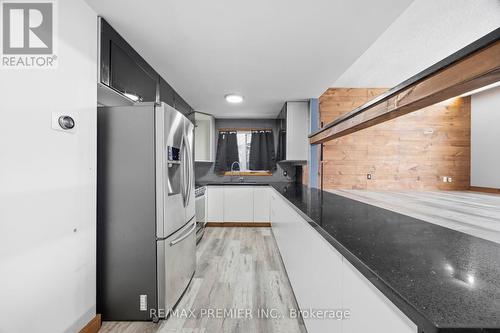 3783 Morning Star Drive, Mississauga, ON - Indoor Photo Showing Kitchen