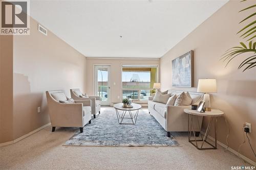 102 2213 Adelaide Street E, Saskatoon, SK - Indoor Photo Showing Living Room