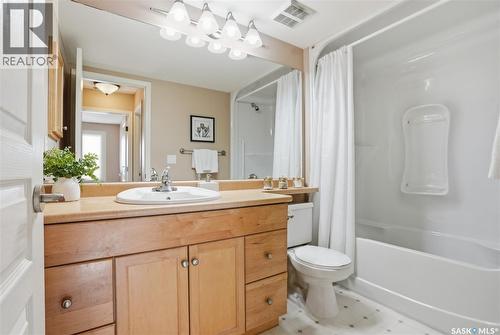 102 2213 Adelaide Street E, Saskatoon, SK - Indoor Photo Showing Bathroom