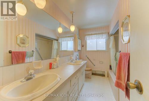 26 Deerpark Crescent, Kitchener, ON - Indoor Photo Showing Bathroom