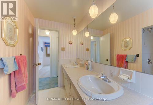 26 Deerpark Crescent, Kitchener, ON - Indoor Photo Showing Bathroom