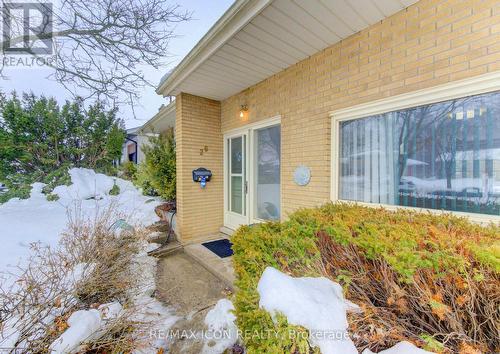 26 Deerpark Crescent, Kitchener, ON - Outdoor