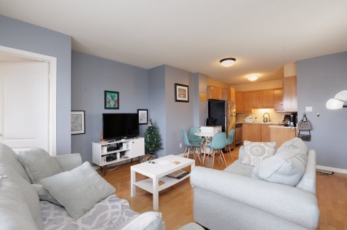 Living Room - 410-480 Boul. Galland, Dorval, QC - Indoor Photo Showing Living Room