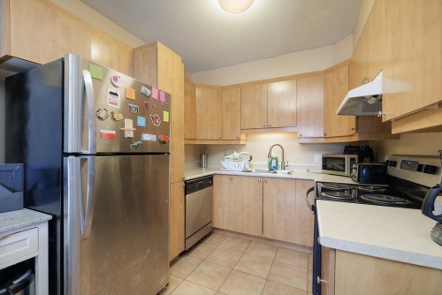 Kitchen - 410-480 Boul. Galland, Dorval, QC - Indoor Photo Showing Kitchen With Double Sink