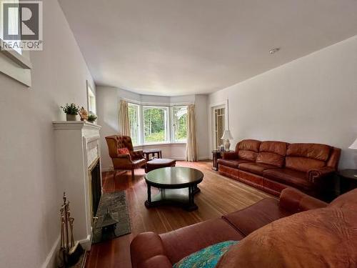 6237 Lund, Powell River, BC - Indoor Photo Showing Living Room