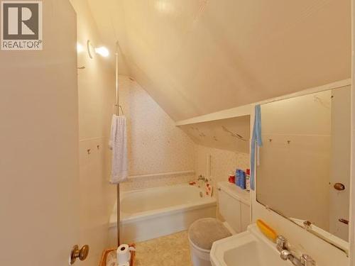 6237 Lund, Powell River, BC - Indoor Photo Showing Bathroom