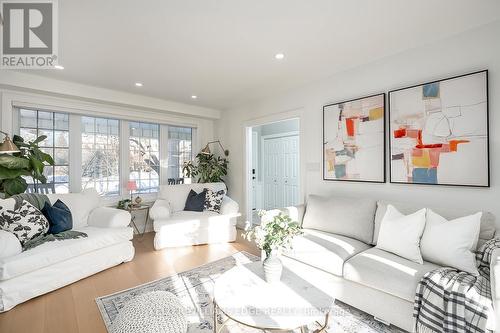 275 Camborne Crescent, Burlington, ON - Indoor Photo Showing Living Room