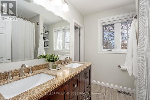 275 Camborne Crescent, Burlington, ON - Indoor Photo Showing Bathroom