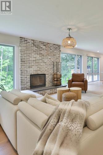 1355 Gatehouse Drive, Mississauga, ON - Indoor Photo Showing Living Room With Fireplace