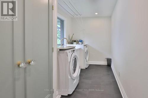1355 Gatehouse Drive, Mississauga, ON - Indoor Photo Showing Laundry Room