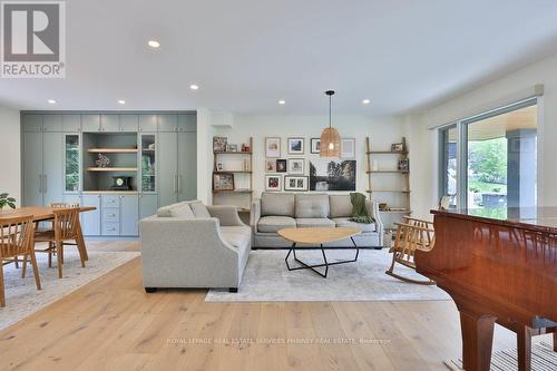 1355 Gatehouse Drive, Mississauga, ON - Indoor Photo Showing Living Room