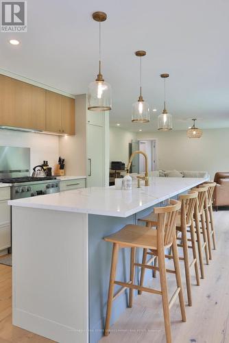 1355 Gatehouse Drive, Mississauga, ON - Indoor Photo Showing Kitchen With Upgraded Kitchen