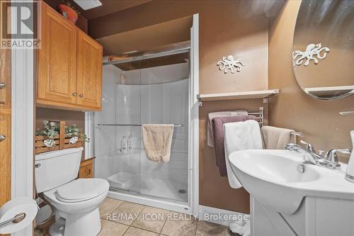 547 Wellington Street N, Kitchener, ON - Indoor Photo Showing Bathroom