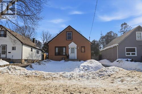 547 Wellington Street N, Kitchener, ON - Outdoor