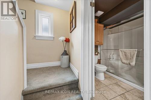547 Wellington Street N, Kitchener, ON - Indoor Photo Showing Bathroom