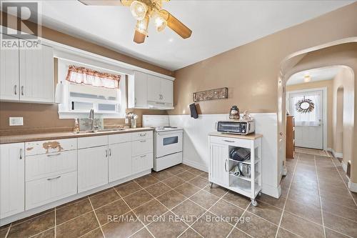 547 Wellington Street N, Kitchener, ON - Indoor Photo Showing Kitchen
