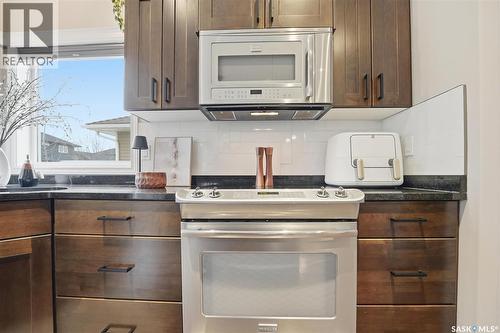 1015 Muzyka Road, Saskatoon, SK - Indoor Photo Showing Kitchen