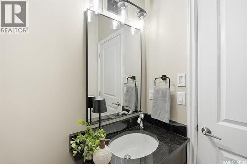 1015 Muzyka Road, Saskatoon, SK - Indoor Photo Showing Bathroom