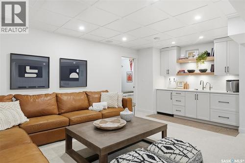 1015 Muzyka Road, Saskatoon, SK - Indoor Photo Showing Living Room