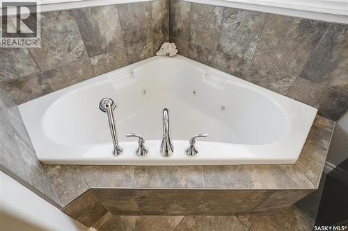 1015 Muzyka Road, Saskatoon, SK - Indoor Photo Showing Bathroom