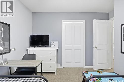 1015 Muzyka Road, Saskatoon, SK - Indoor Photo Showing Bedroom