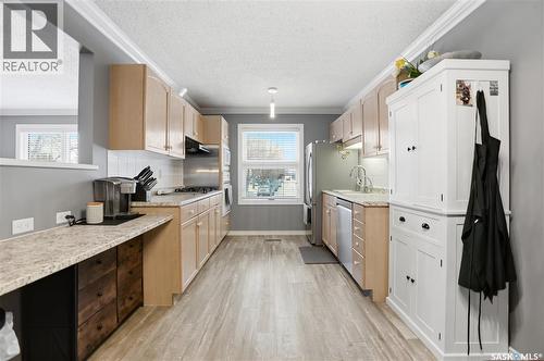 83 Carter Crescent, Regina, SK - Indoor Photo Showing Kitchen