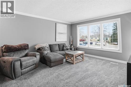 83 Carter Crescent, Regina, SK - Indoor Photo Showing Living Room