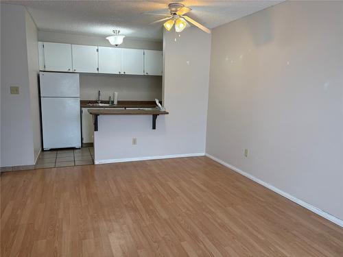 103-1108 23Rd Avenue, Cranbrook, BC - Indoor Photo Showing Kitchen
