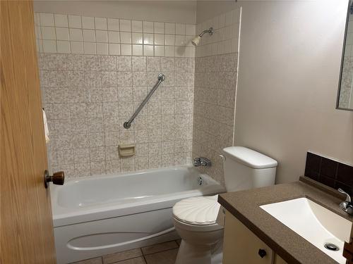 103-1108 23Rd Avenue, Cranbrook, BC - Indoor Photo Showing Bathroom