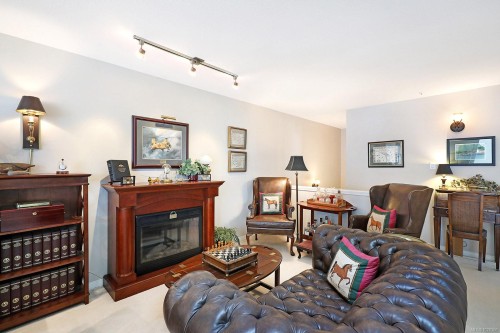 206-2275 Comox Ave, Comox, BC - Indoor With Fireplace