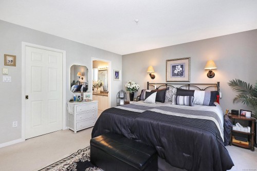 206-2275 Comox Ave, Comox, BC - Indoor Photo Showing Bedroom