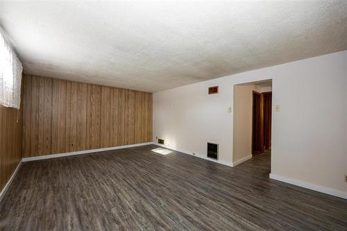 893 Jefferson Ave, Winnipeg, MB 