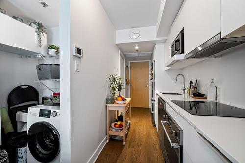 Kitchen - 1108-101 Rue Peel, Montréal (Le Sud-Ouest), QC - Indoor Photo Showing Laundry Room