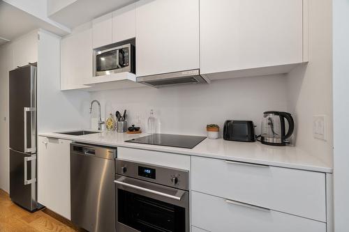 Kitchen - 1108-101 Rue Peel, Montréal (Le Sud-Ouest), QC - Indoor Photo Showing Kitchen With Upgraded Kitchen