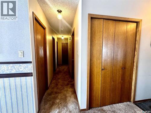 404 Darlington Street E, Yorkton, SK - Indoor