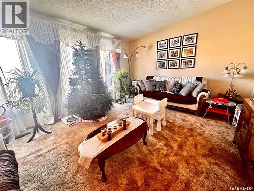 404 Darlington Street E, Yorkton, SK - Indoor Photo Showing Living Room