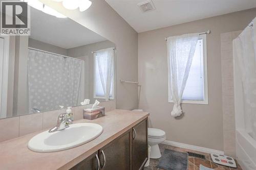 125 Silverado Range Cove Sw, Calgary, AB - Indoor Photo Showing Bathroom