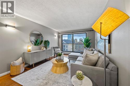 603, 1011 12 Avenue, Calgary, AB - Indoor Photo Showing Living Room